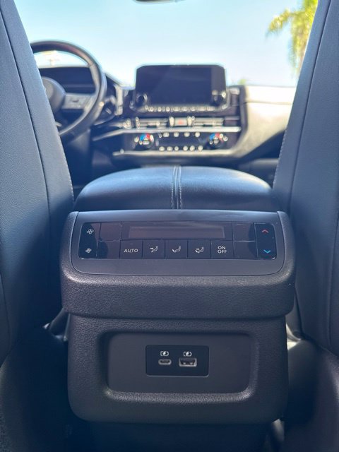 Used 2022 Nissan Pathfinder SL FWD image 10