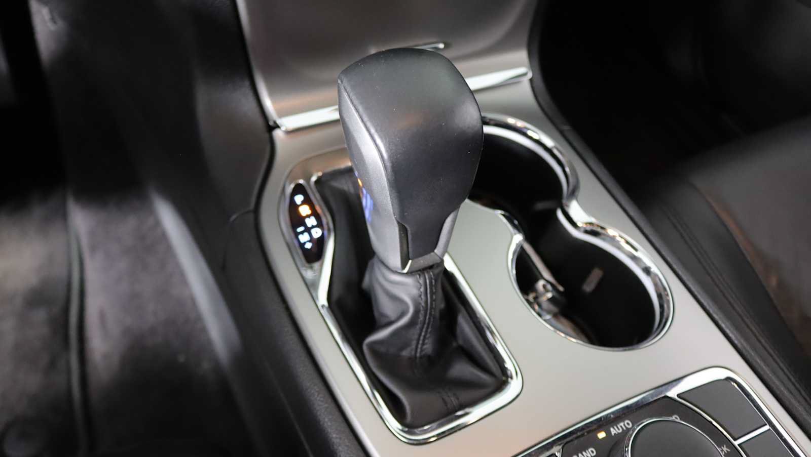 Used 2018 Jeep Grand Cherokee Limited AWD/4WD image 26