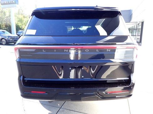 New 2025 Lincoln Navigator Reserve image 4