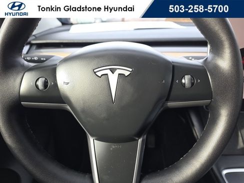 Used 2022 Tesla Model Y Long Range image 13