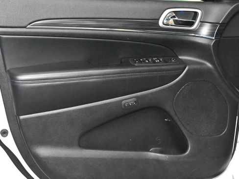 Used 2020 Jeep Grand Cherokee Limited image 9