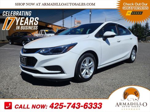 Used 2017 Chevrolet Cruze LT FWD image 1