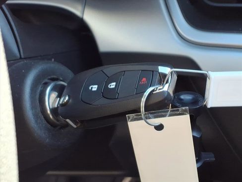 Used 2025 Chevrolet Trax LS image 17