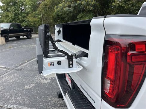 Used 2024 GMC Sierra 1500 Denali image 6
