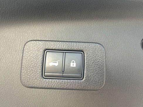 Used 2022 Nissan Armada SL w/ Captain's Chairs Package AWD/4WD image 11