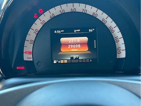 Used 2016 smart fortwo pure RWD image 20