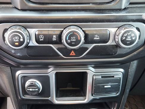 Used 2021 Jeep Gladiator Sport image 20