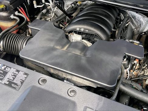 Used 2018 Chevrolet Suburban LT RWD image 31