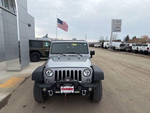Used 2018 Jeep Wrangler Sport image 3