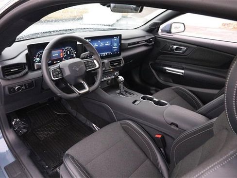 Used 2025 Ford Mustang Coupe image 20