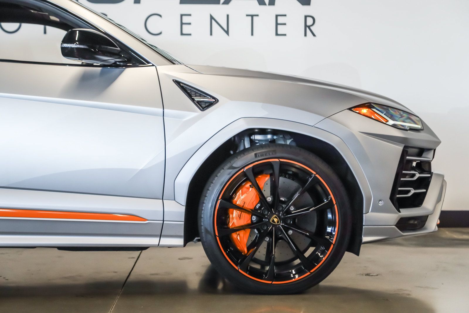 Used 2022 Lamborghini Urus AWD/4WD image 13