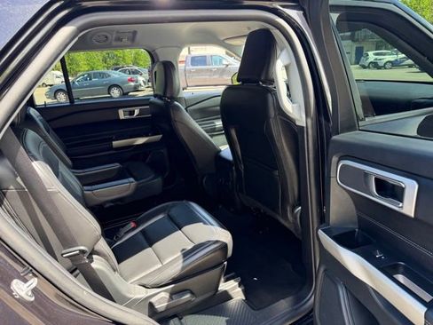 Used 2022 Ford Explorer XLT w/ Equipment Group 202A AWD/4WD image 32