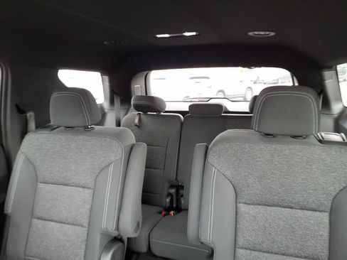 Used 2025 Chevrolet Traverse LT w/ Driver Confidence Package image 19