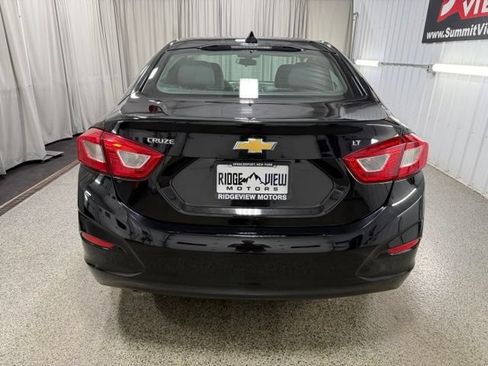 Used 2018 Chevrolet Cruze LT w/ Convenience Package FWD image 5