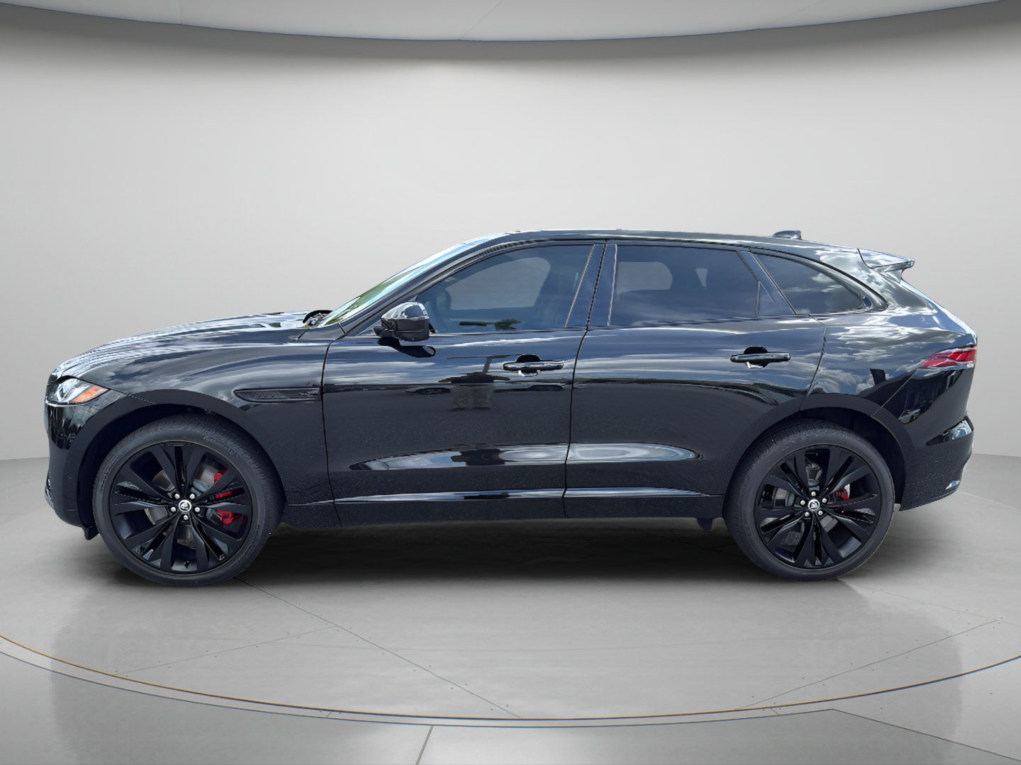 Used 2026 Jaguar F-PACE R-Dynamic S AWD/4WD image 2