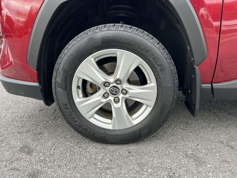 Used 2020 Toyota RAV4 XLE w/ Carpet Mat Package AWD/4WD image 12