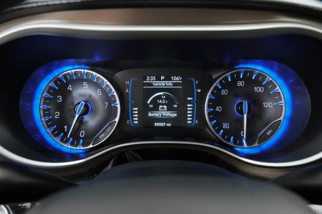 Used 2019 Chrysler Pacifica Touring-L FWD image 17