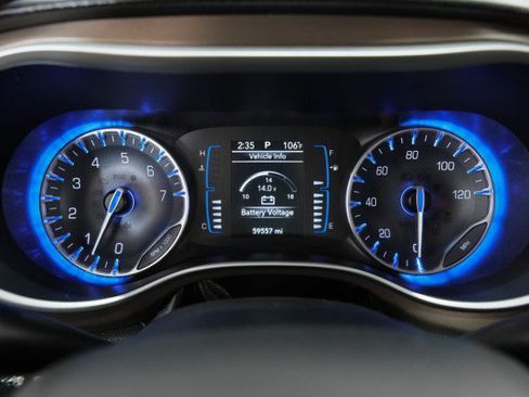 Used 2019 Chrysler Pacifica Touring-L FWD image 17