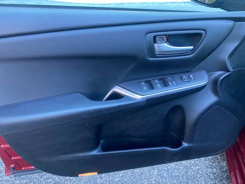 Used 2017 Toyota Camry SE image 26