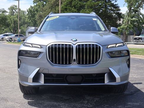 Used 2025 BMW X7 xDrive40i AWD/4WD image 2