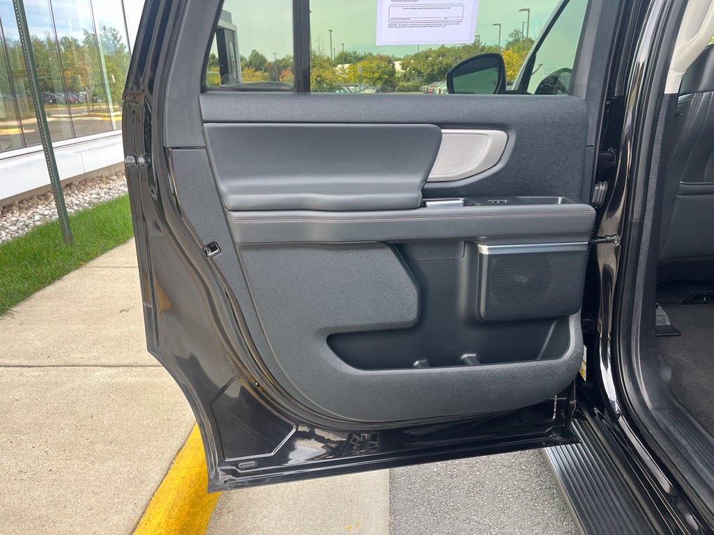 Used 2025 Ford Expedition Max Active AWD/4WD image 18