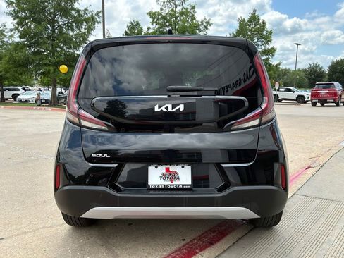 Used 2025 Kia Soul LX w/ LX Technology Package FWD image 7