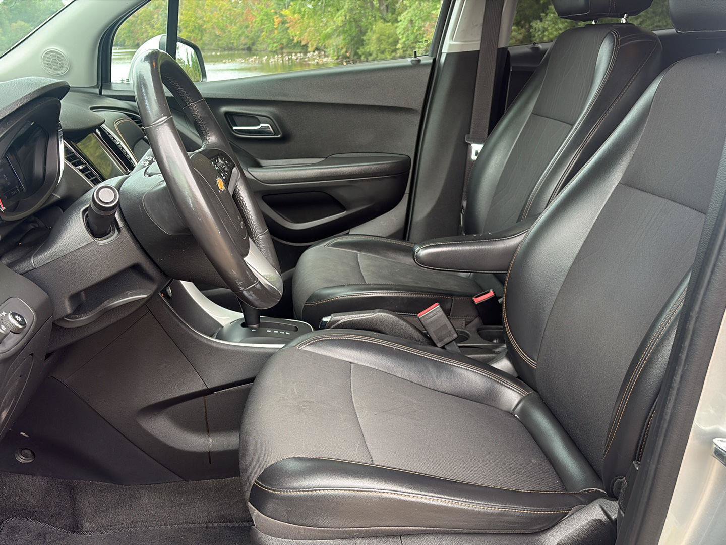 Used 2018 Chevrolet Trax LT w/ LT Convenience Package FWD image 15