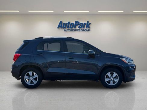 Used 2019 Chevrolet Trax LT w/ LPO, Cargo Package FWD image 8