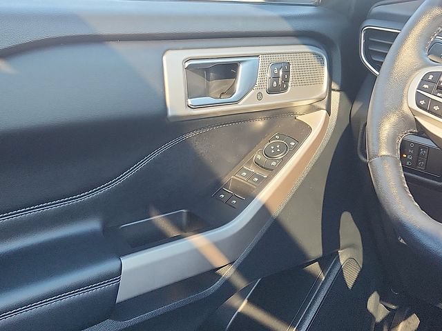 Used 2023 Ford Explorer Limited w/ Equipment Group 301A AWD/4WD image 13