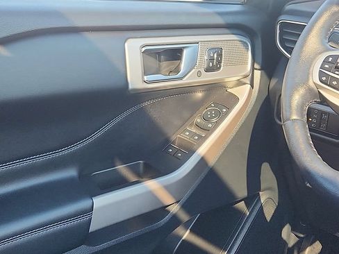 Used 2023 Ford Explorer Limited w/ Equipment Group 301A AWD/4WD image 13