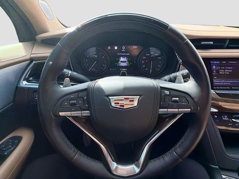 Used 2023 Cadillac XT6 Sport w/ Platinum Package AWD/4WD image 11