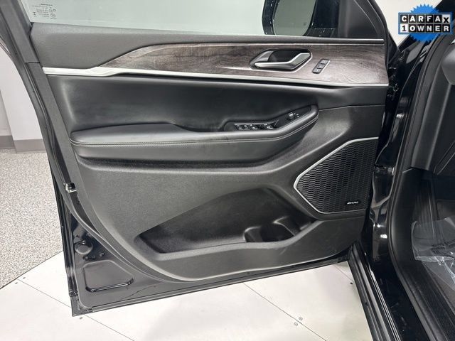 Used 2023 Jeep Grand Cherokee 4WD 4xe w/ Luxury Tech Group II image 10