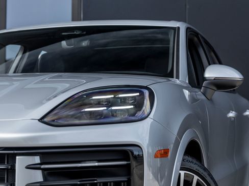 Certified 2026 Porsche Cayenne AWD/4WD image 16