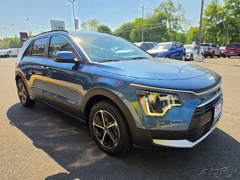 Certified 2023 Kia Niro EX FWD image 1