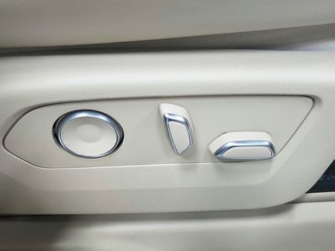 Used 2021 Cadillac Escalade Premium Luxury AWD/4WD image 49