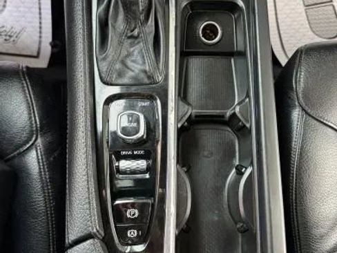 Used 2017 Volvo XC90 T6 Momentum w/ Vision Package image 38