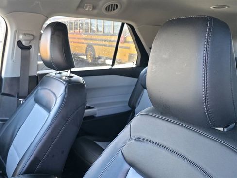 Used 2022 Ford Explorer XLT w/ Equipment Group 202A image 12