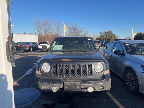 Used 2014 Jeep Patriot Sport w/ Power Value Group image 2