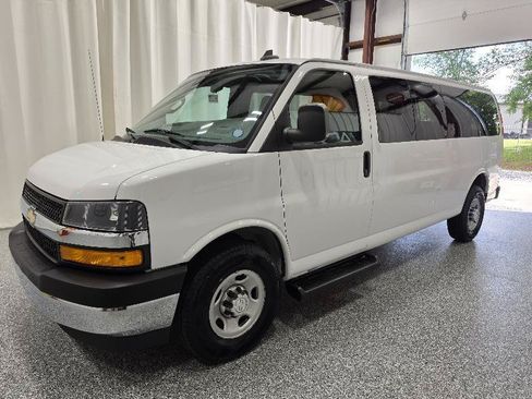 Used 2019 Chevrolet Express 3500 LT w/ LT Preferred Equipment Group RWD image 5