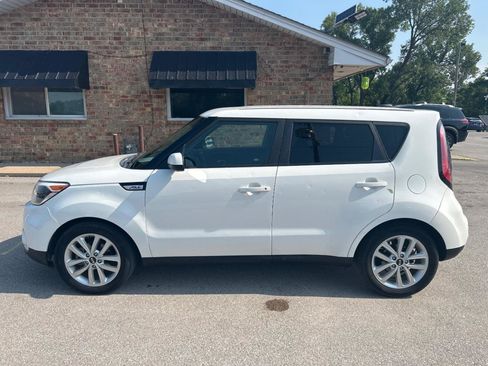 Used 2018 Kia Soul + FWD image 10