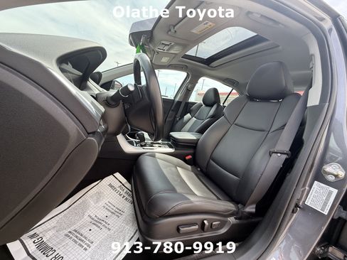 Used 2019 Acura TLX FWD image 4