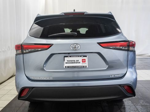 Used 2022 Toyota Highlander LE AWD/4WD image 5