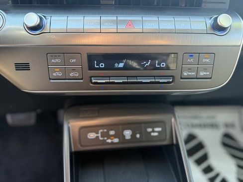 Certified 2025 Hyundai Kona SEL image 17