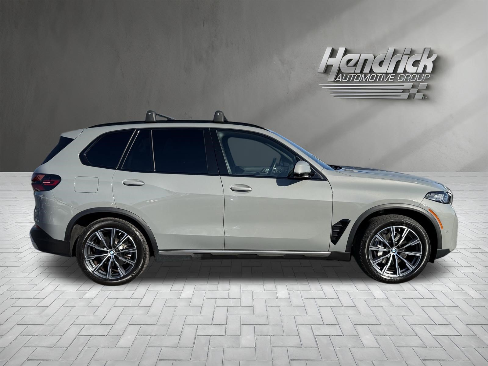 Used 2025 BMW X5 xDrive40i w/ Parking Assistance Package AWD/4WD image 10