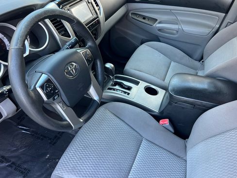 Used 2014 Toyota Tacoma PreRunner w/ SR5 Package image 11