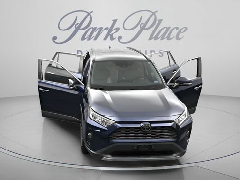 Used 2019 Toyota RAV4 Limited w/ Cold Weather Package FWD image 25