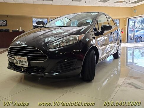 Used 2018 Ford Focus SE image 2