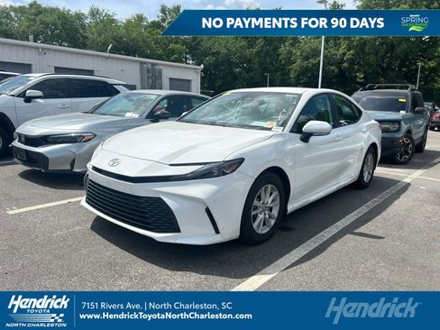 Used 2025 Toyota Camry LE image 1