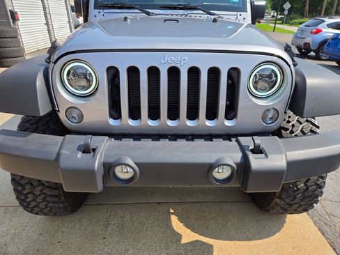 Used 2018 Jeep Wrangler Unlimited Sport S AWD/4WD image 19