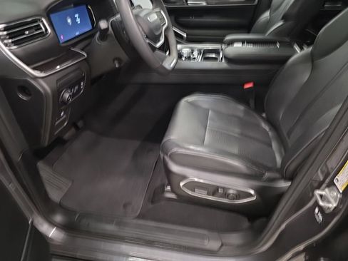 Used 2023 Jeep Wagoneer 4WD w/ Premium Group I image 16
